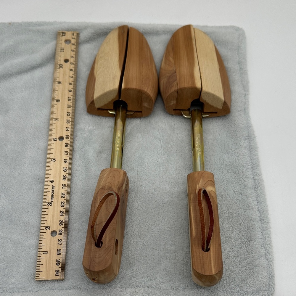 Rochester Shoe Tree Co. AshLand N.H. USA/Made from Cedar Wood